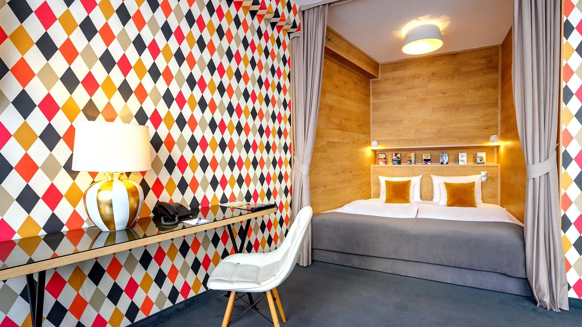 Roombach Hotel Budapest Center 3*,